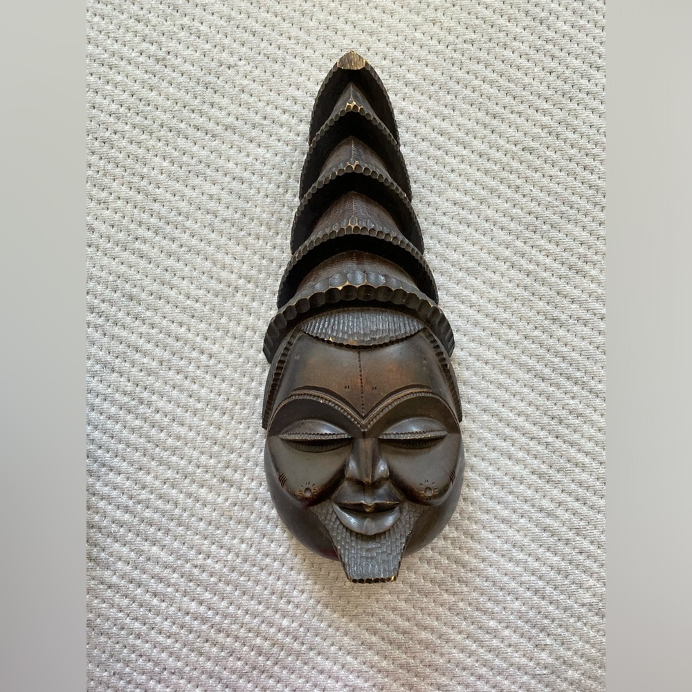 VINTAGE HAND CARVED WOODEN AFRICAN MASK HOME DECOR